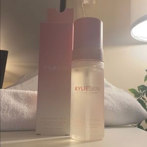 SOLD ❌ Kylie Jenner foaming face wash